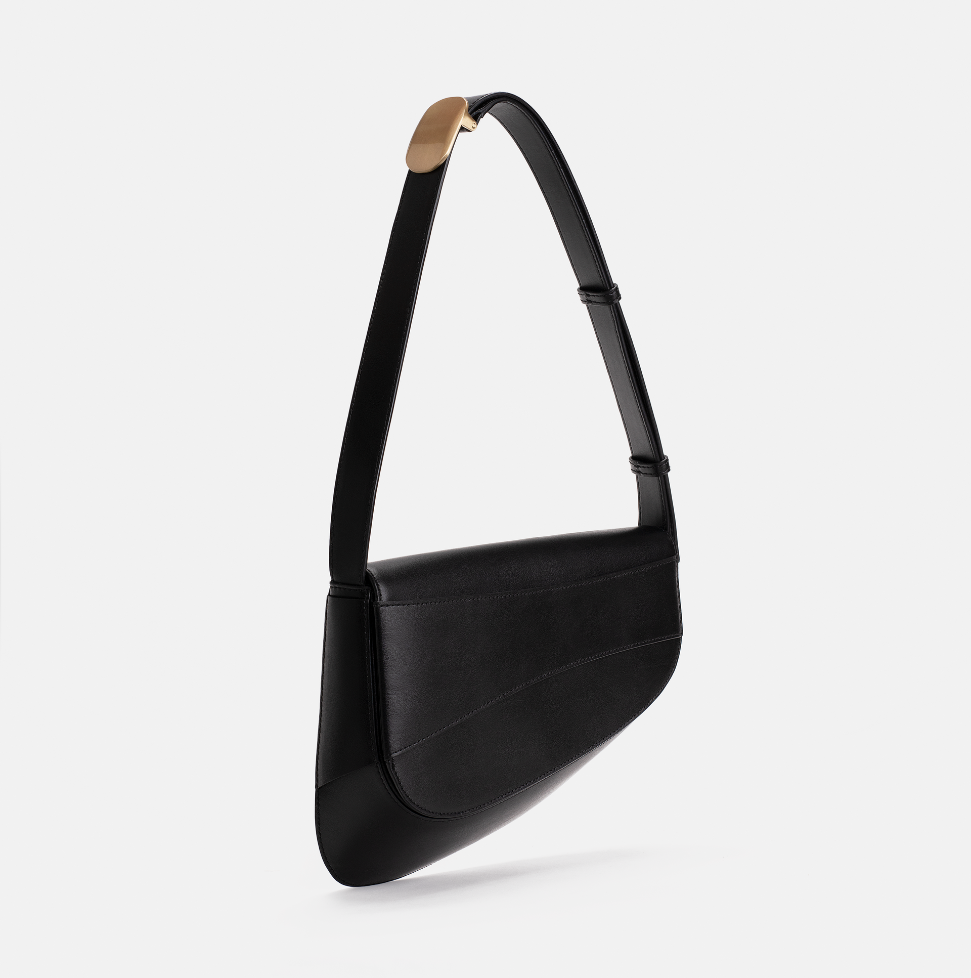 Marianne smooth leather shoulder bag in black