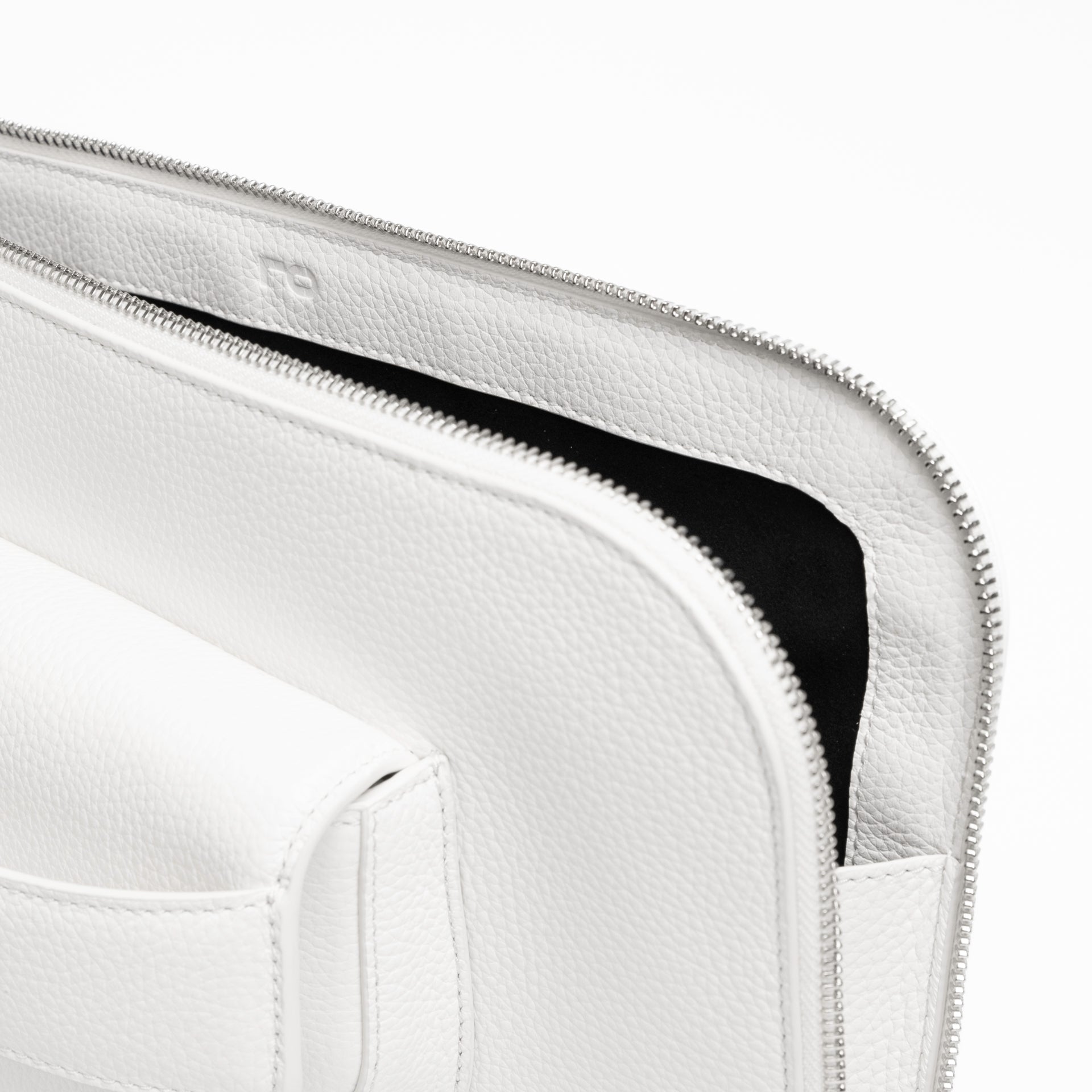 Ellipse Pebble Leather 13" Laptop Sleeve in Optic White