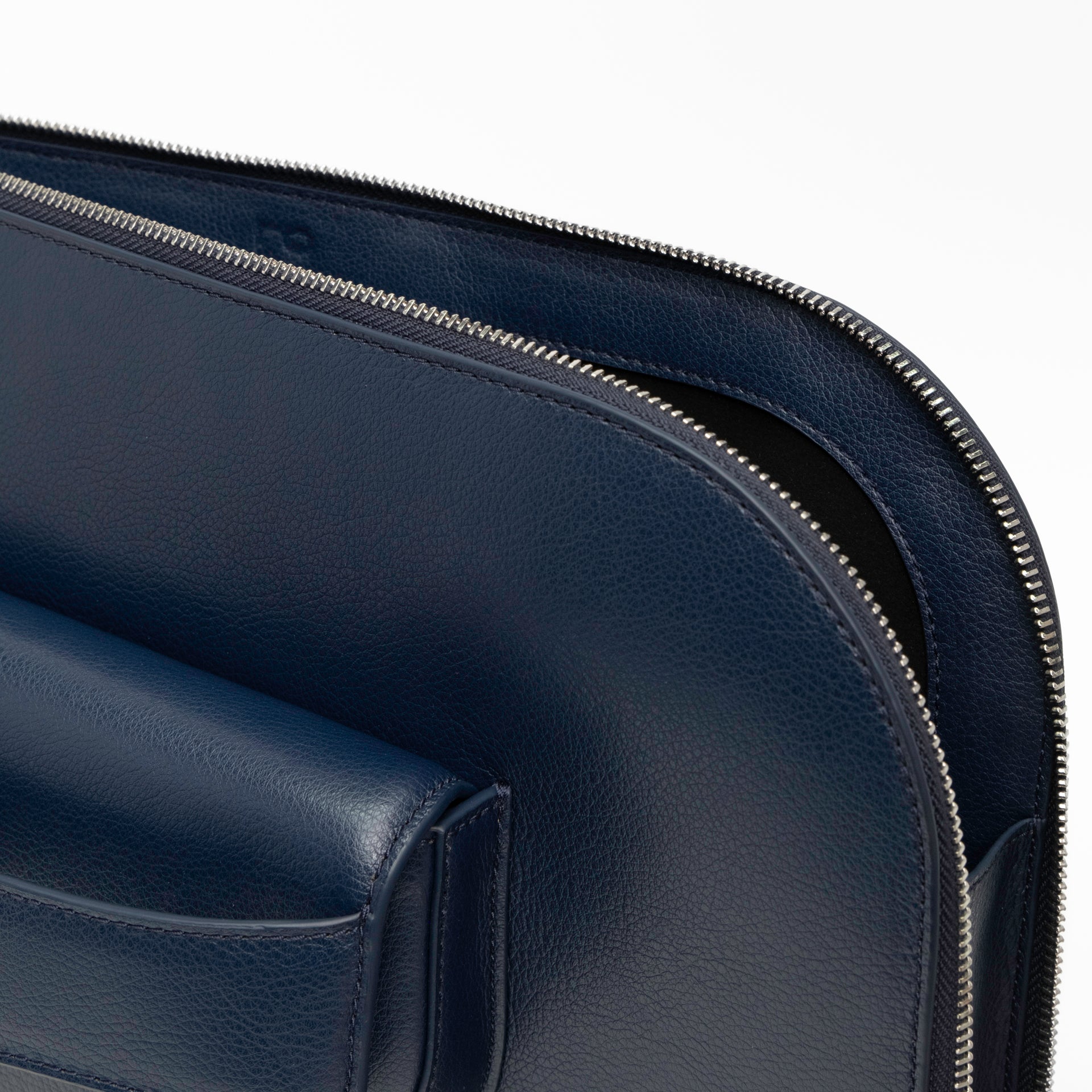 Ellipse Pebble Leather 16" Laptop Sleeve in Navy