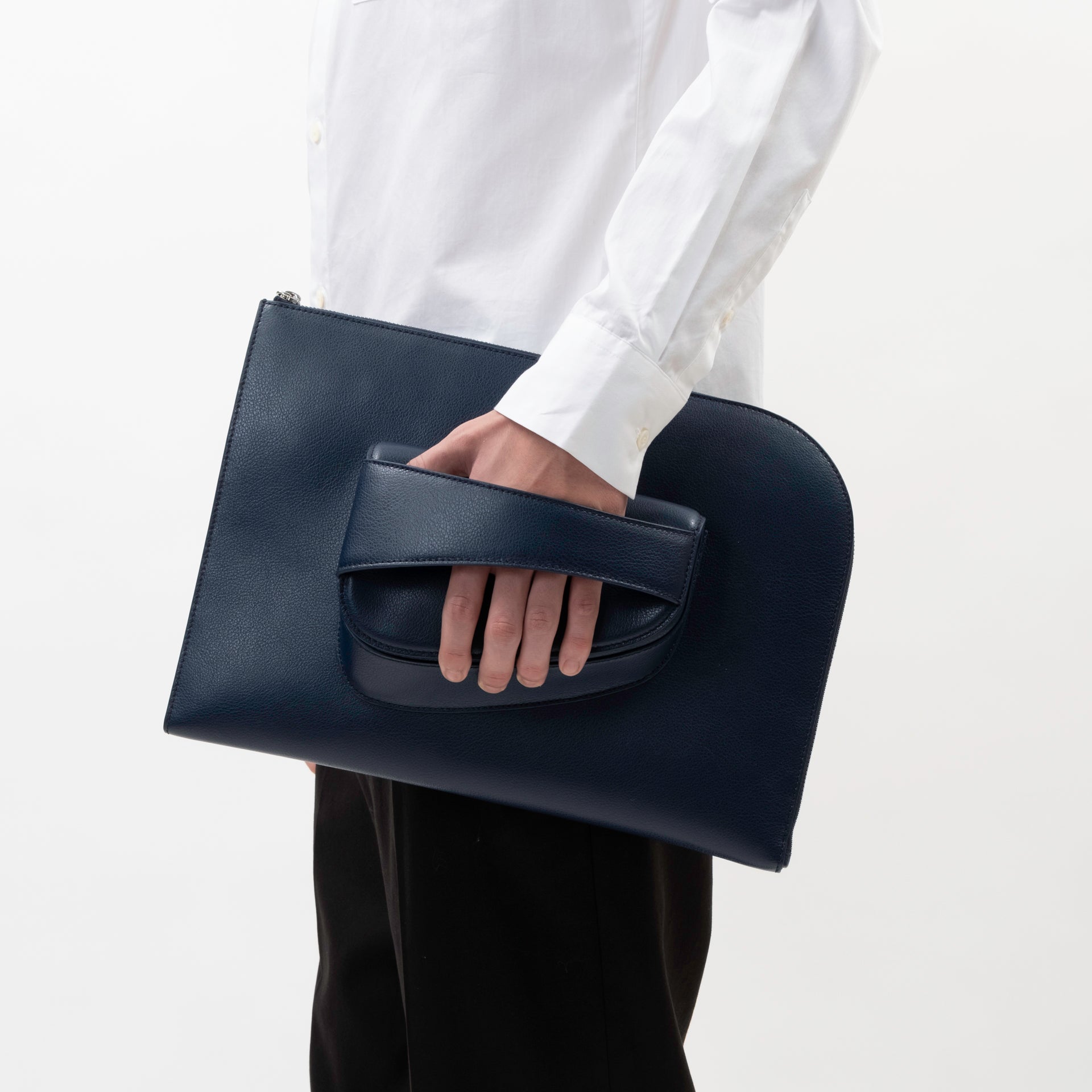 Ellipse Pebble Leather 16" Laptop Sleeve in Navy