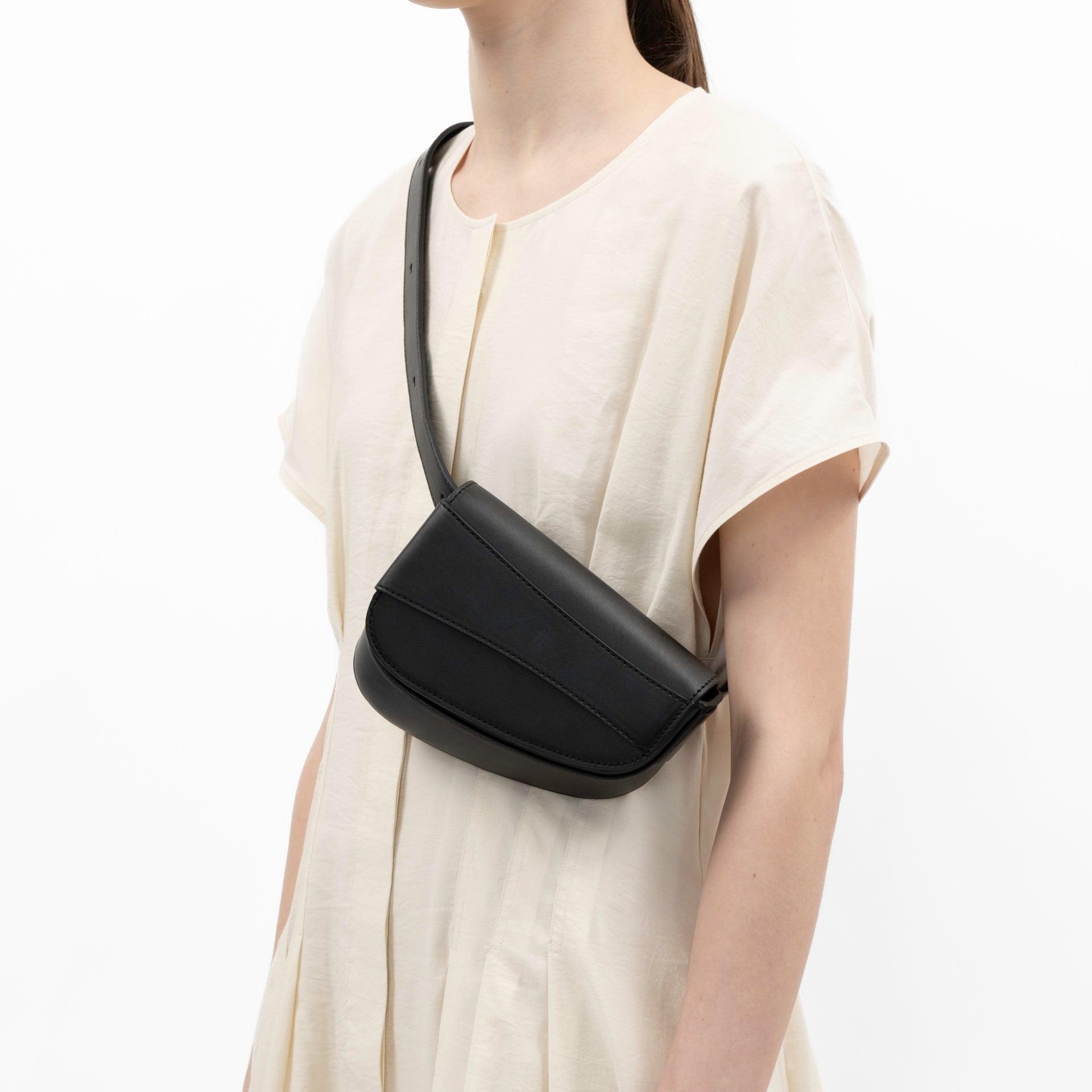 Ellipse Smooth Leather Fanny Pack in Ink