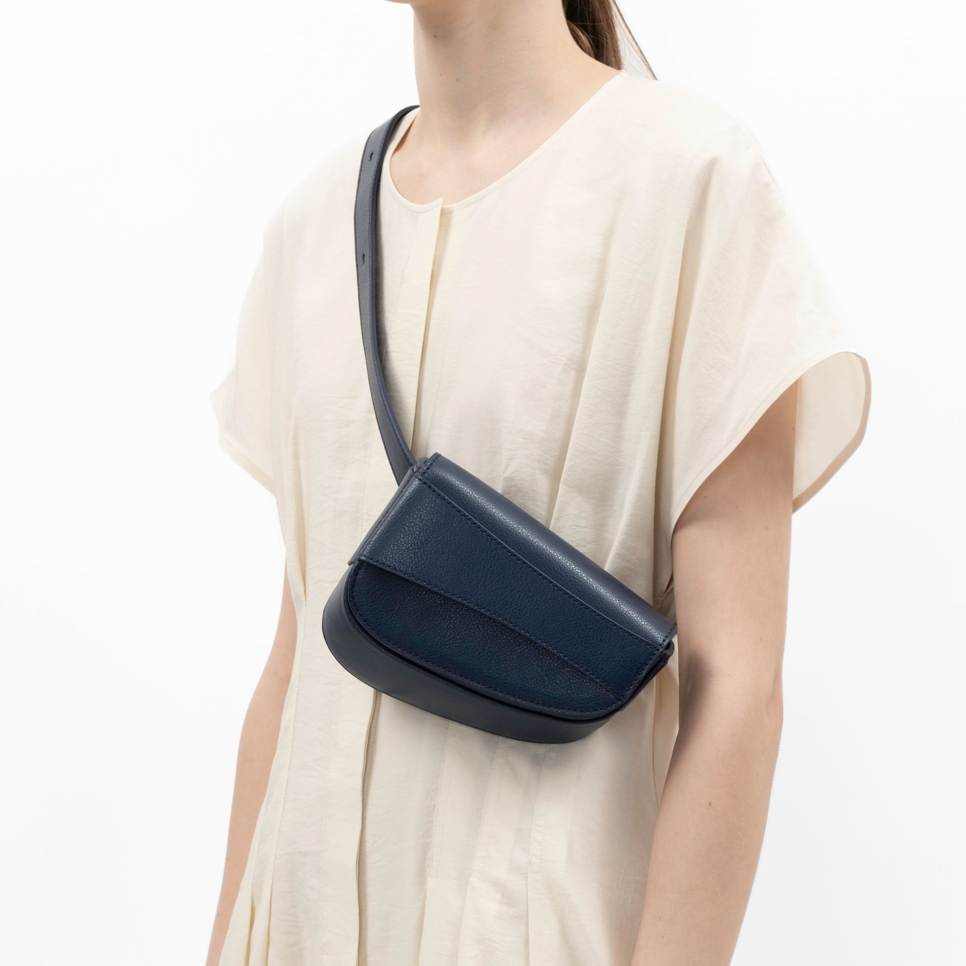 Ellipse Pebble Leather Fanny Pack in Navy