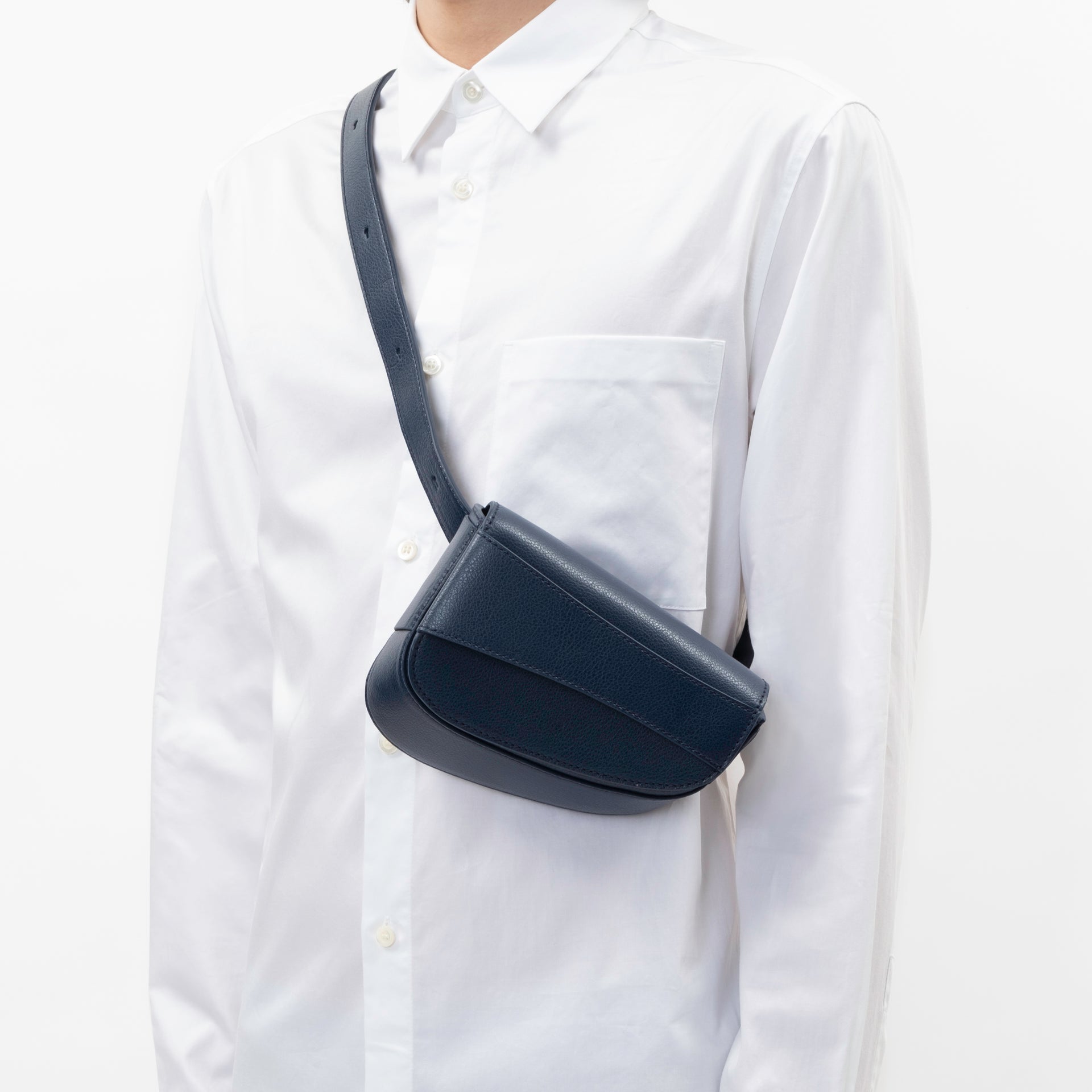 Ellipse Pebble Leather Fanny Pack in Navy