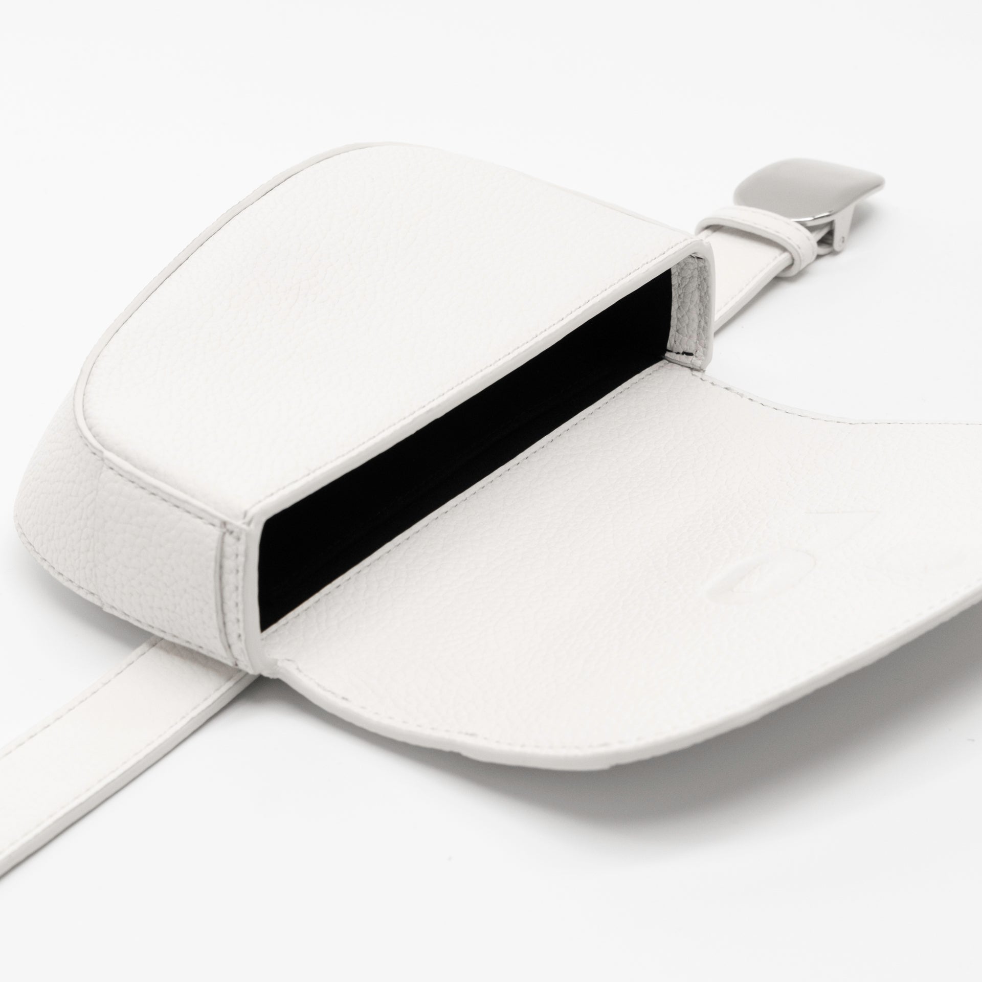 Ellipse Pebble Leather Fanny Pack in Optic White