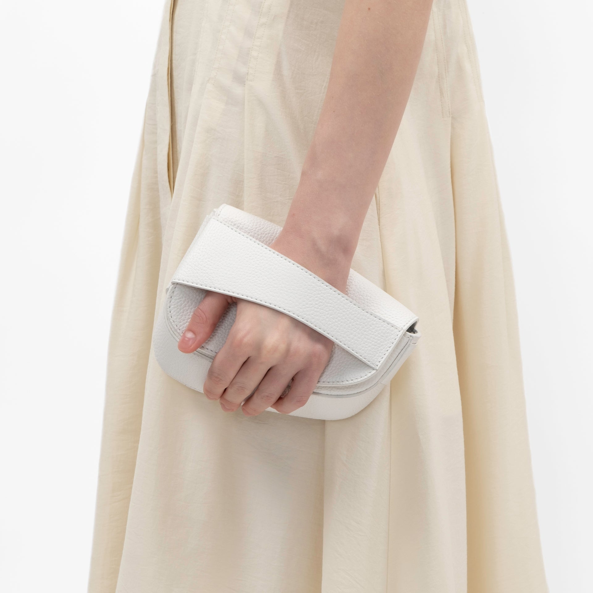 Ellipse Pebble Leather Fanny Pack in Optic White