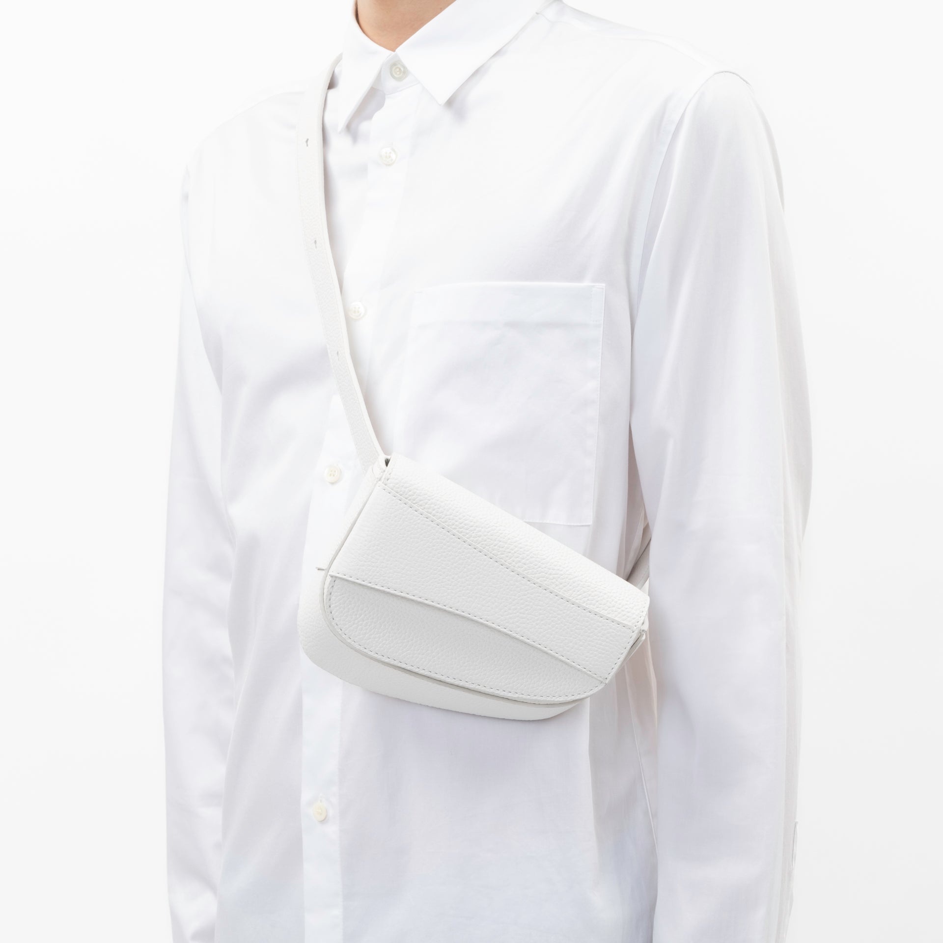 Ellipse Pebble Leather Fanny Pack in Optic White