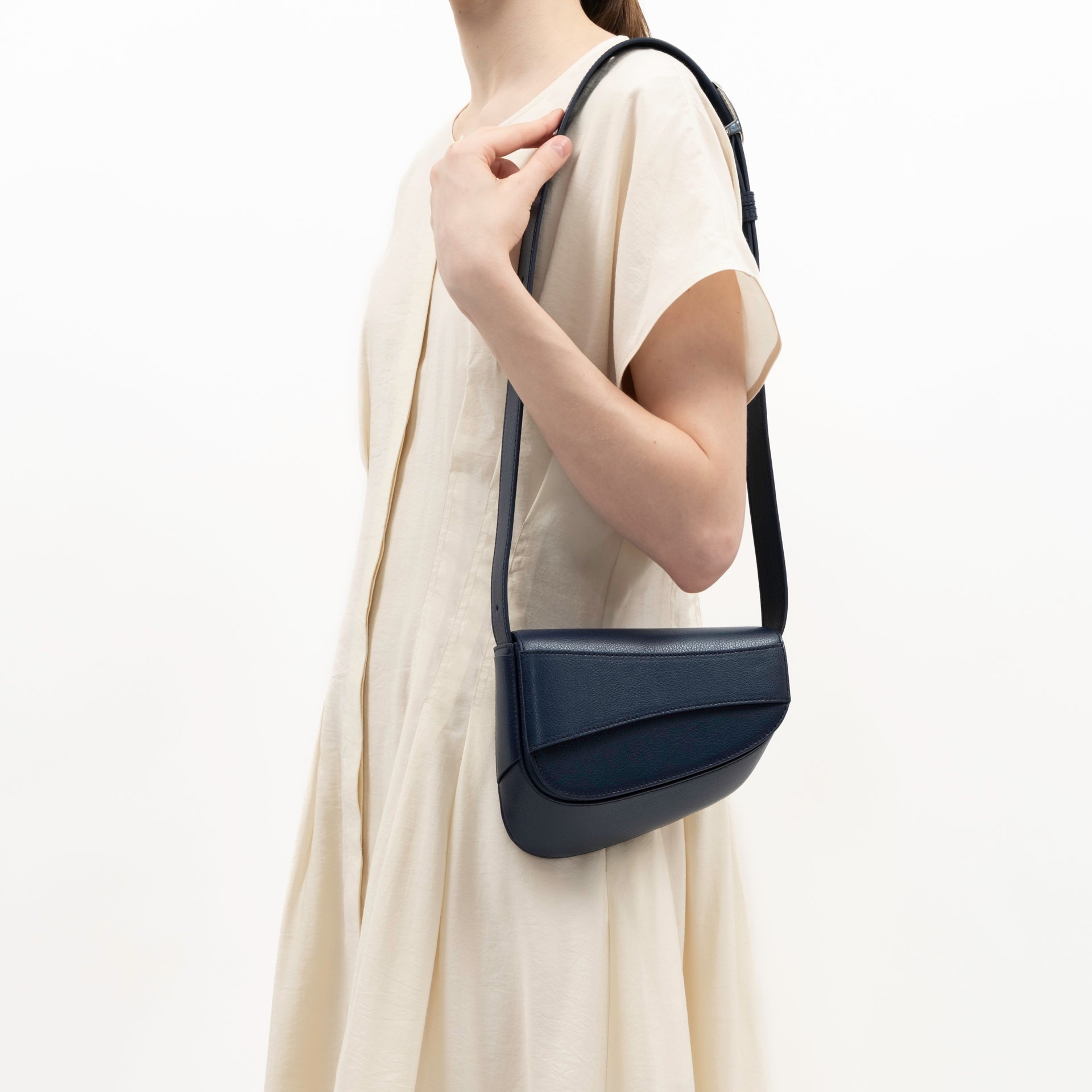 Ellipse Pebble Leather Shoulder Bag in Navy