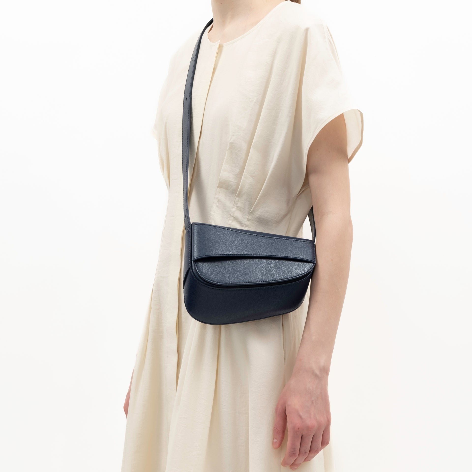 Ellipse Pebble Leather Shoulder Bag in Navy