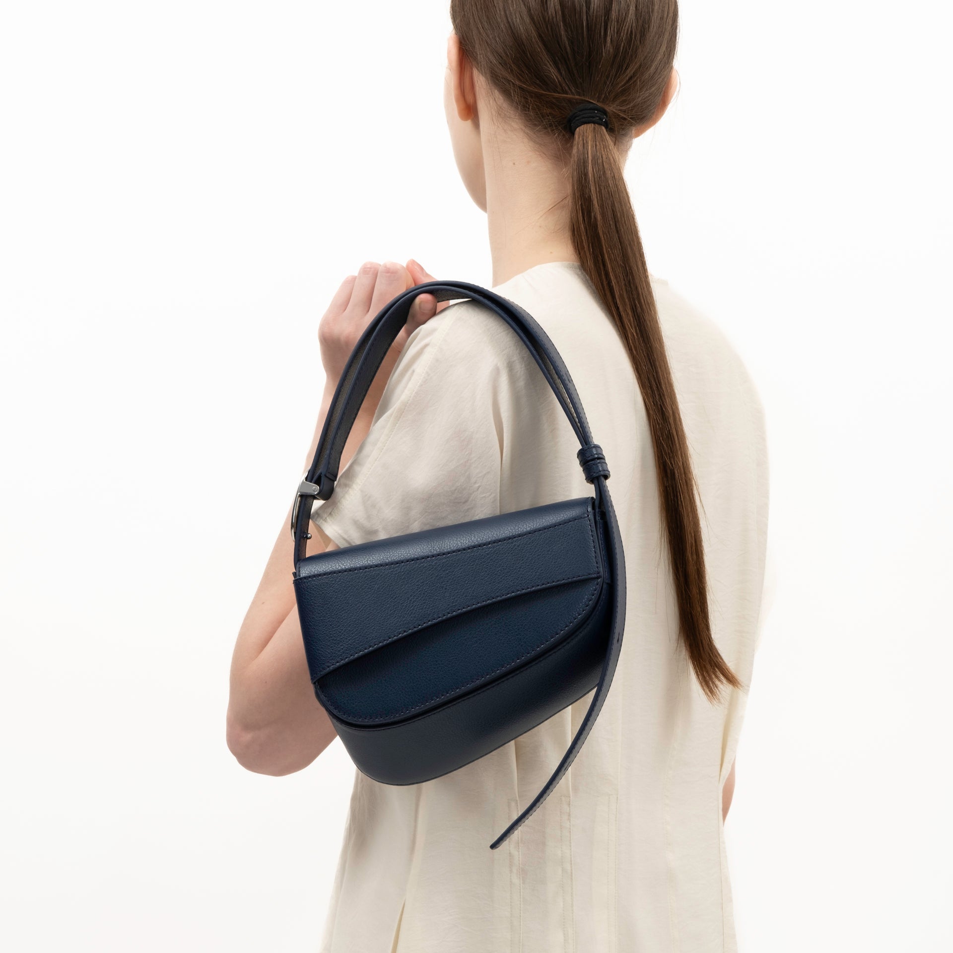 Ellipse Pebble Leather Shoulder Bag in Navy