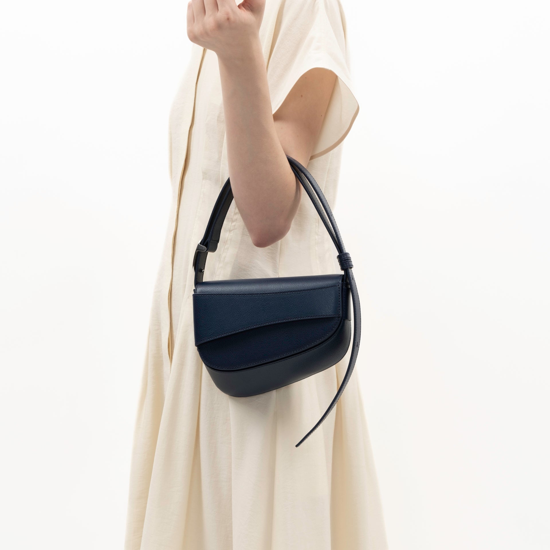 Ellipse Pebble Leather Shoulder Bag in Navy