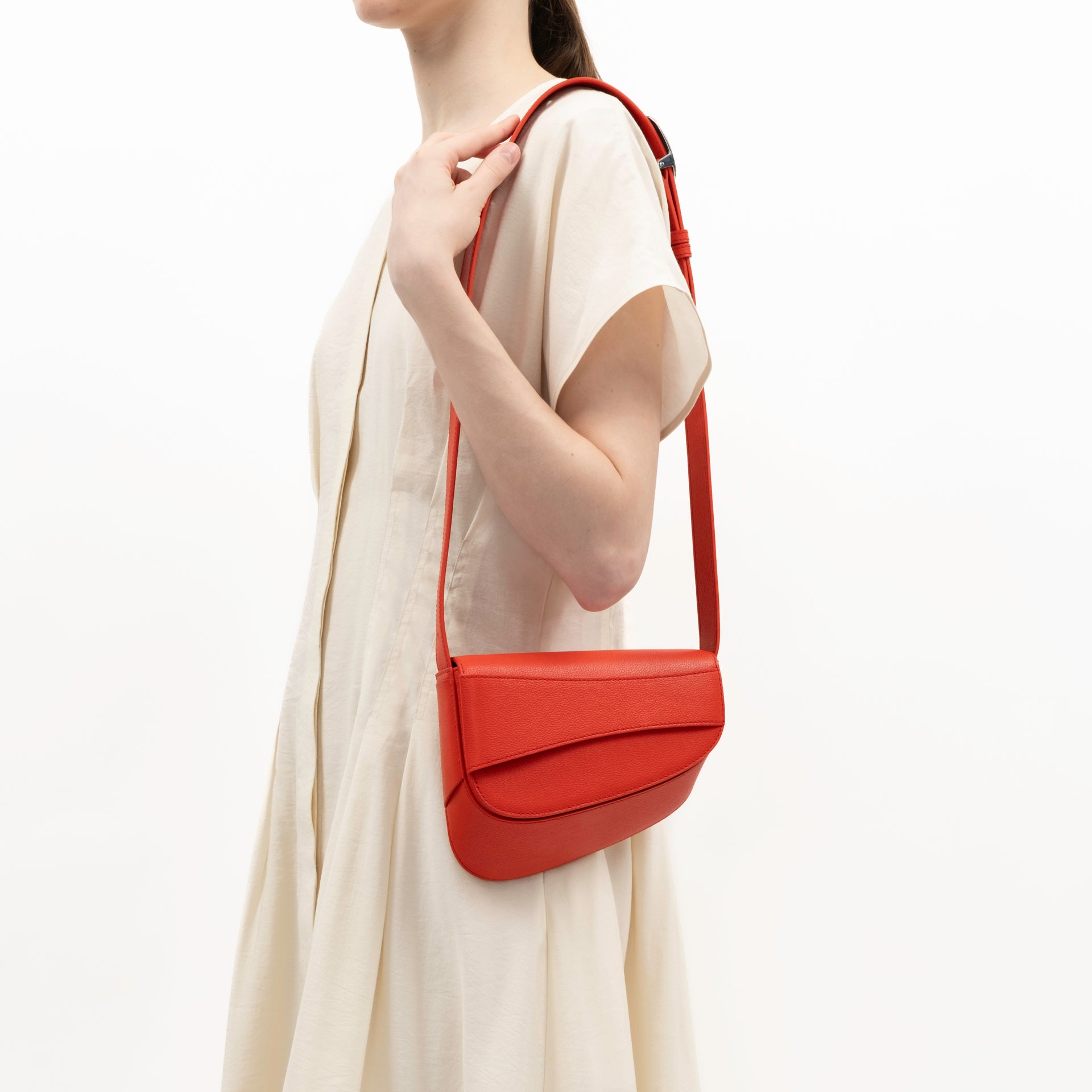 Ellipse Pebble Leather Shoulder Bag in Tomato