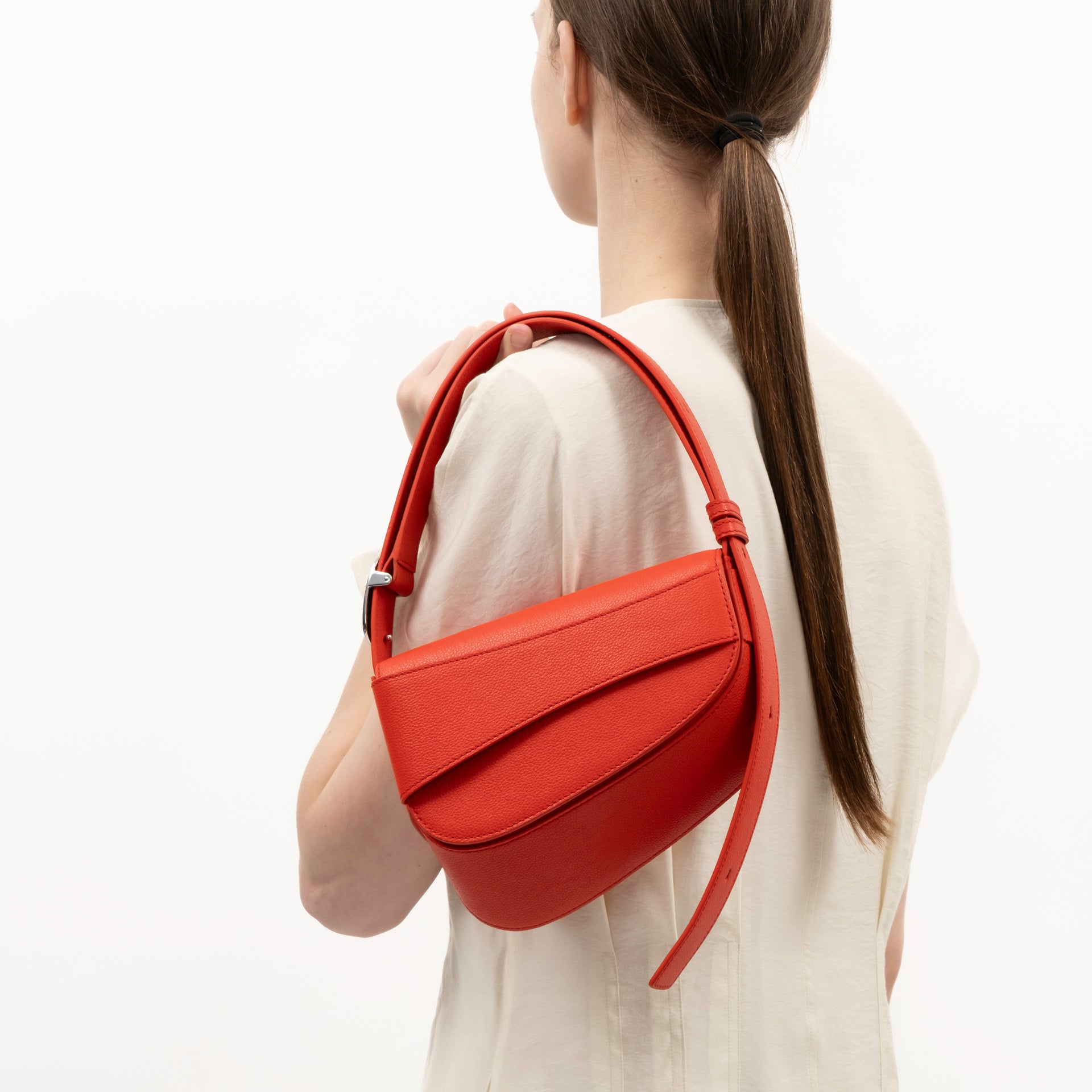 Ellipse Pebble Leather Shoulder Bag in Tomato