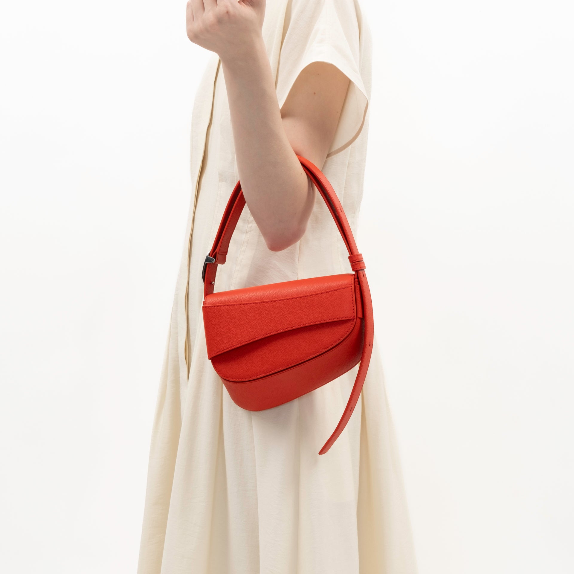 Ellipse Pebble Leather Shoulder Bag in Tomato