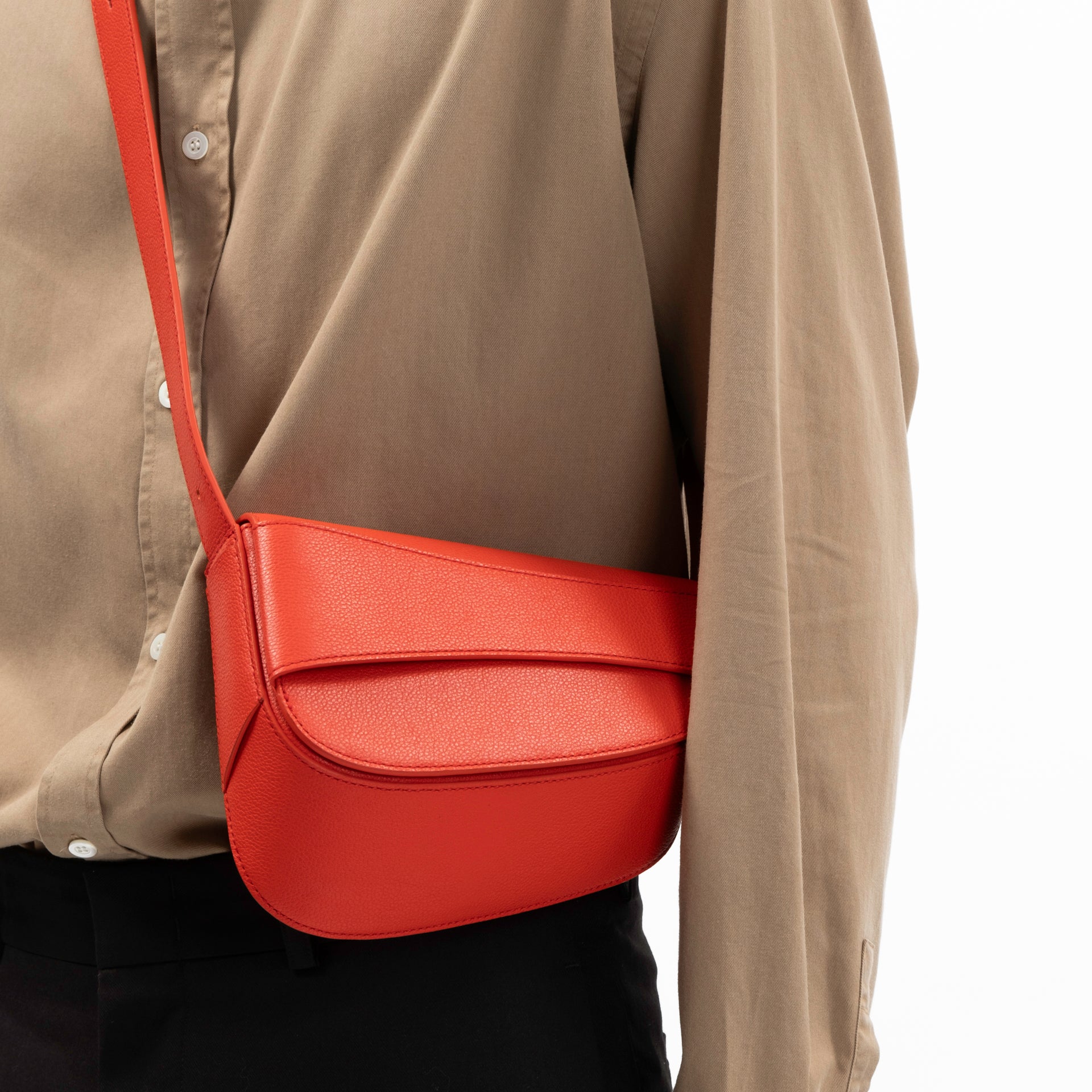 Ellipse Pebble Leather Shoulder Bag in Tomato