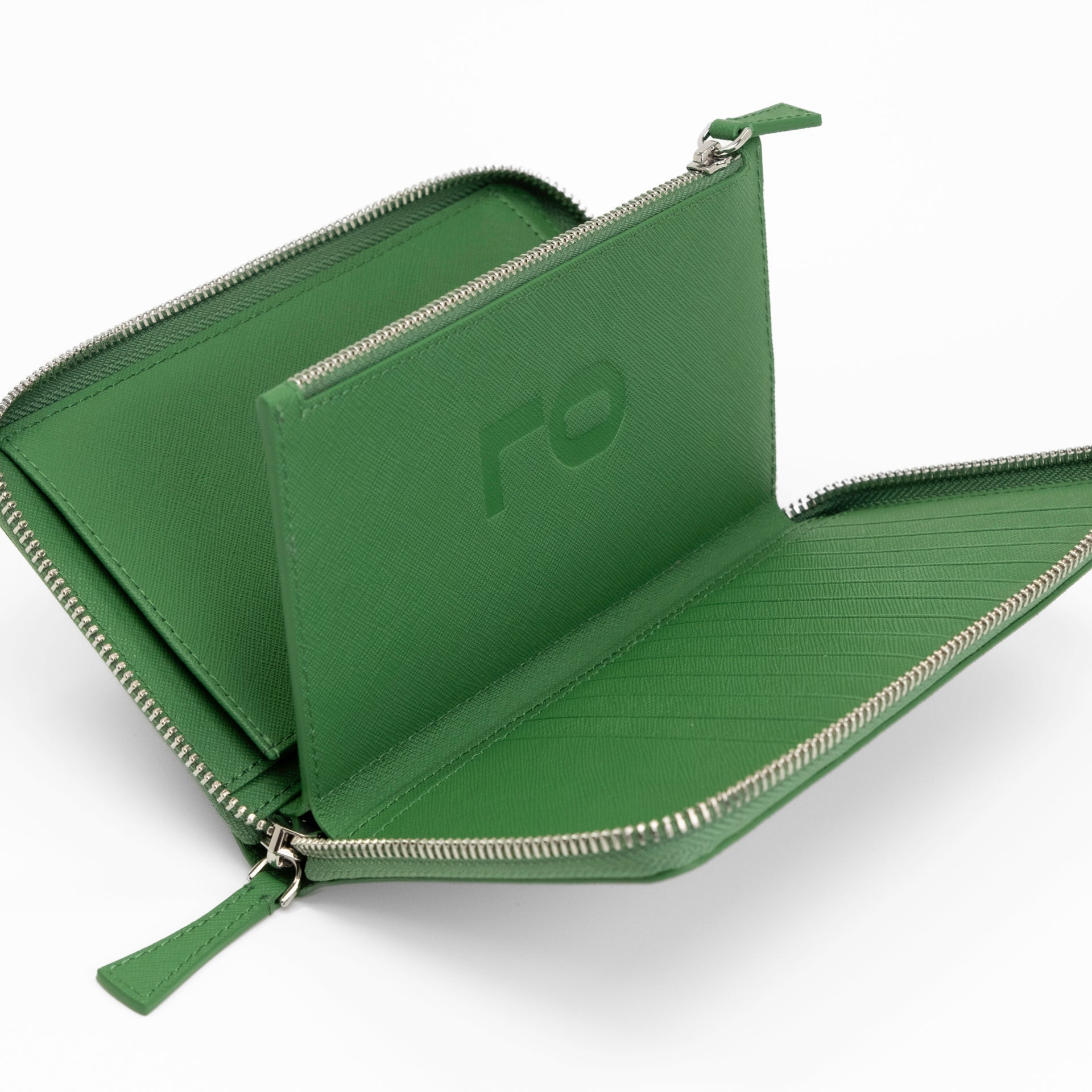 Ellipse Saffiano Leather Travel Wallet in Verde