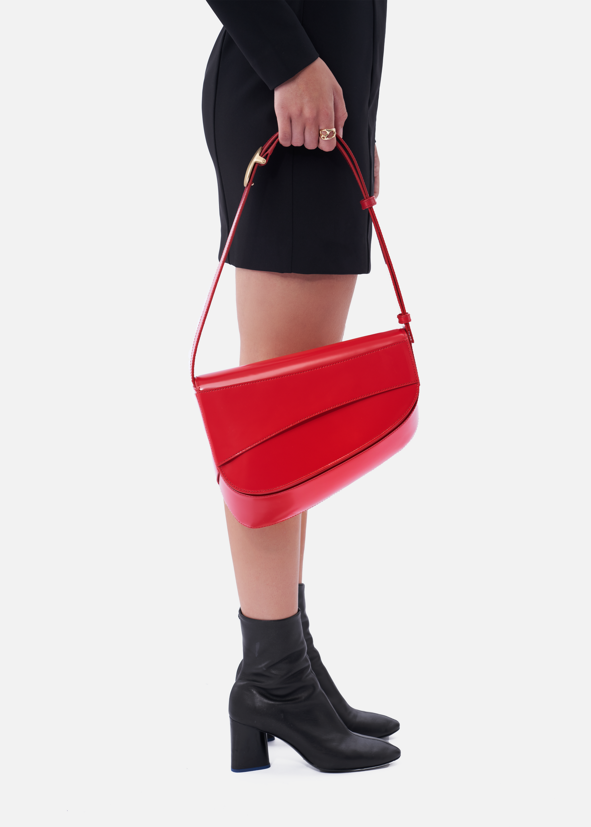 Marianne patent leather shoulder bag in red ro bags