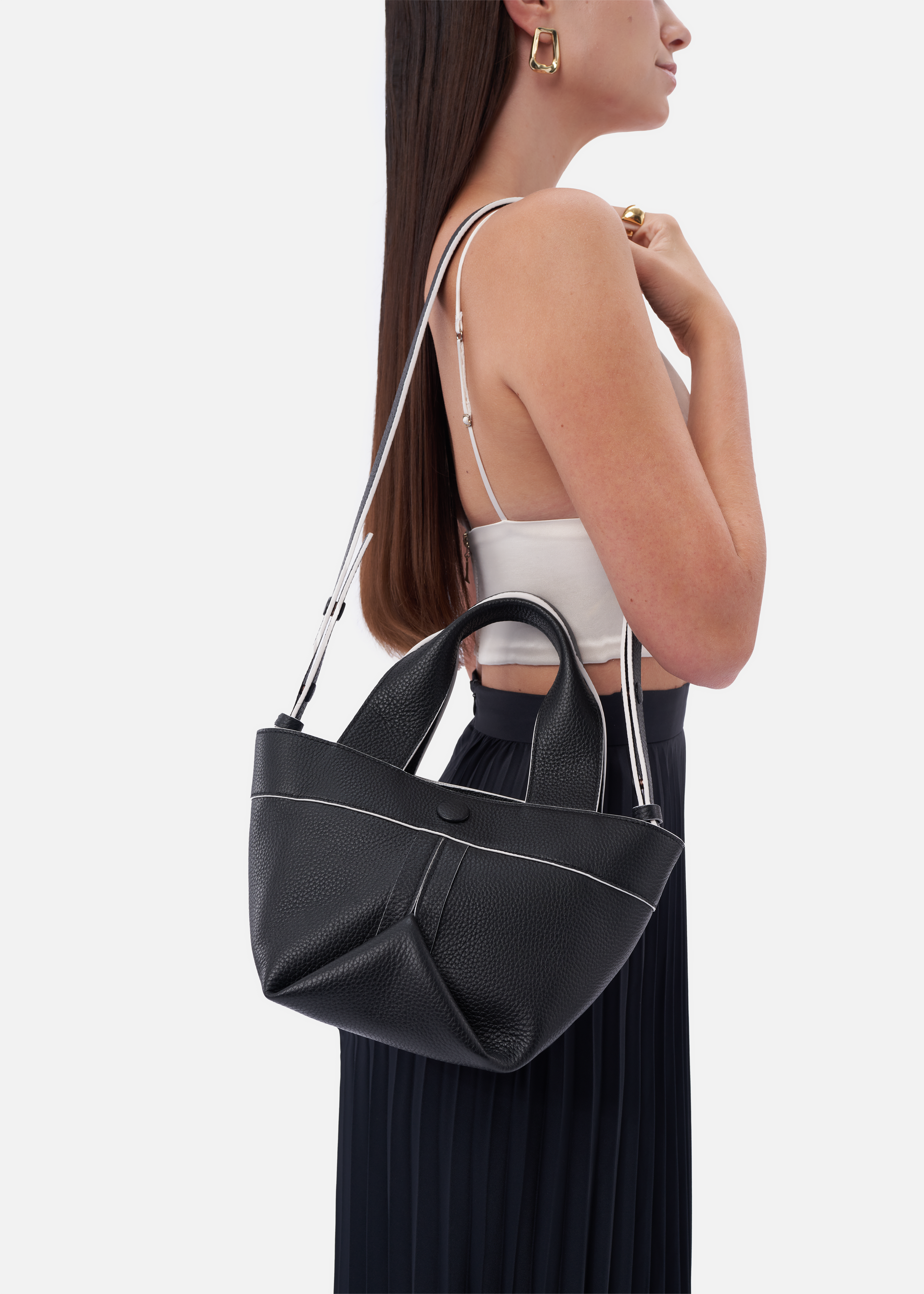Gusset small pebble leather tote in black with white edge paint - ro bags