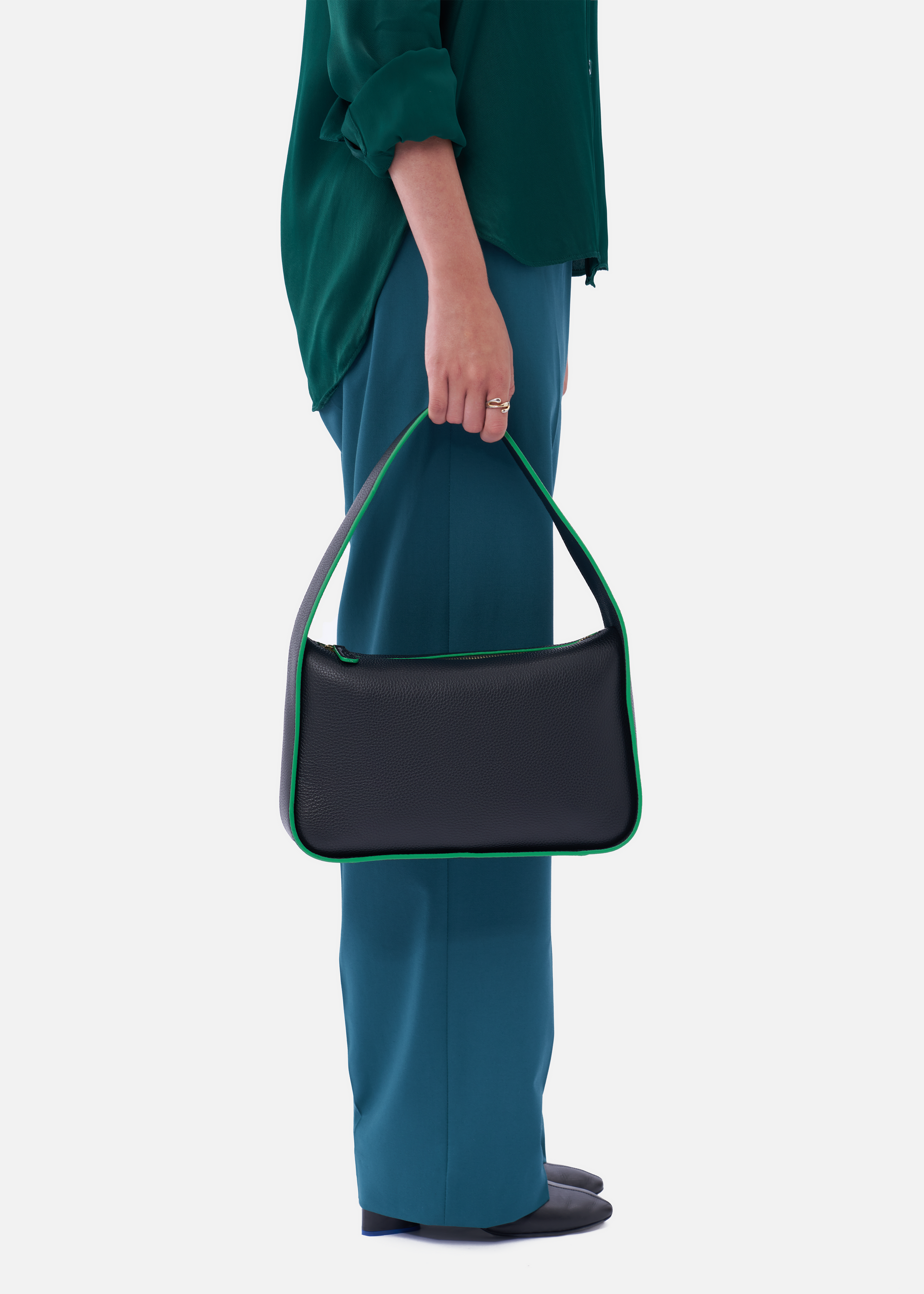 Grete pebble leather shoulder bag in black with green edge paint - ro bags